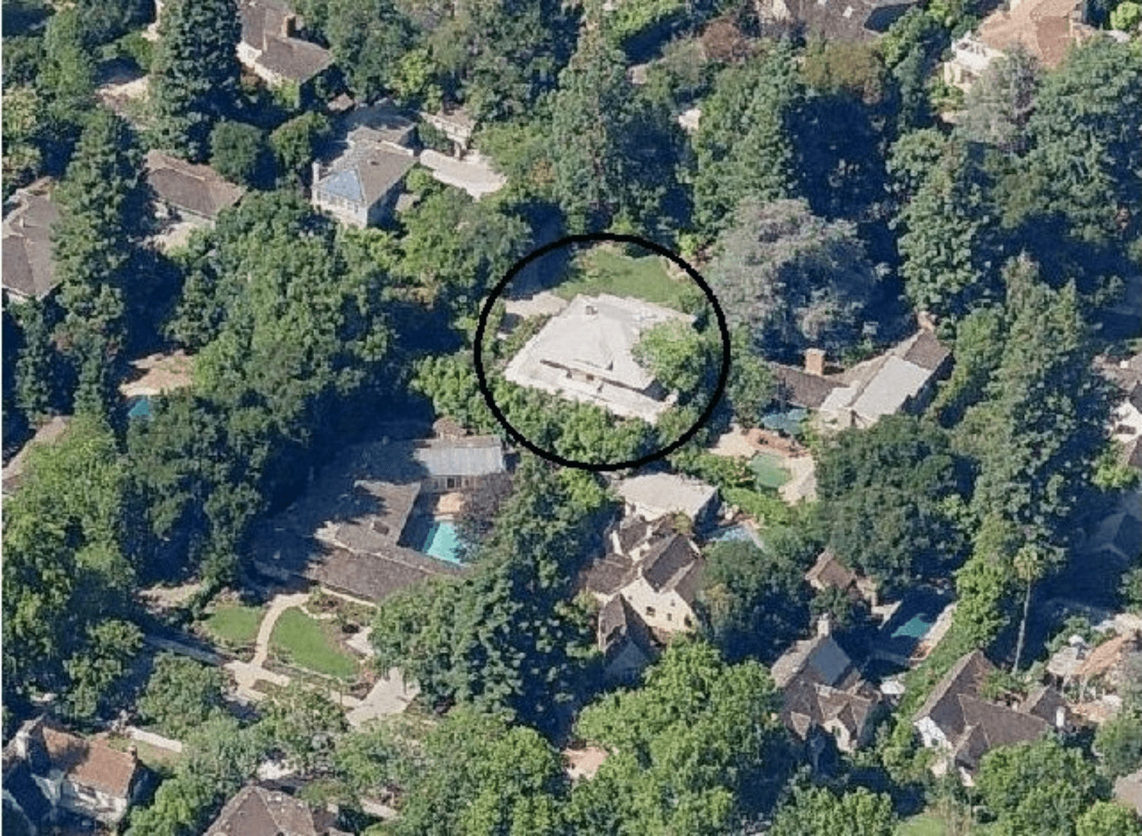 Luftaufnahme der Villa von Mark Zuckerberg und direkten Nachbarschaft.